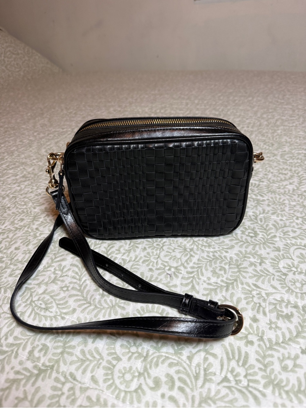 Universal Thread Black Woven Crossbody Bag with Gold Hardware